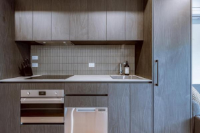 Modern apt in heart of the city